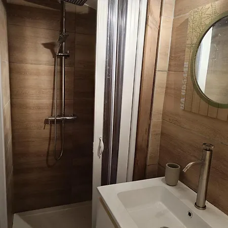 Maisonnette Dans La Foret אנדוזה